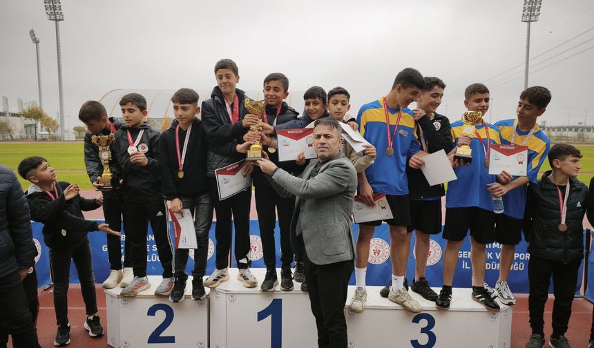 Batman’da Yıldızlar Kros Parkurunda Parladı