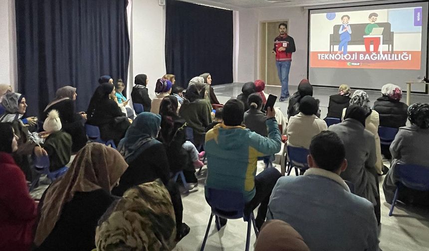 Velilere "teknoloji bağımlılığı" eğitimi verildi