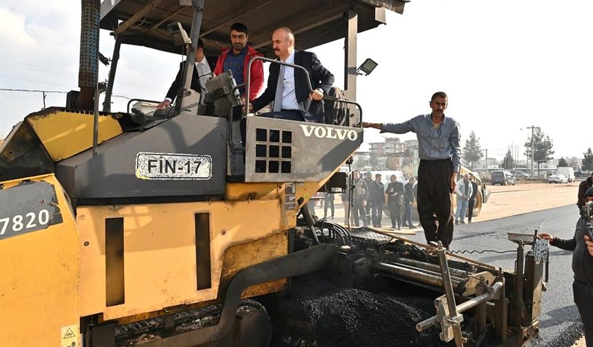 Vali Canalp Sahada; Recep Tayyip Erdoğan Bulvarı bağlantı yollarında asfalt çalışmalarını inceledi