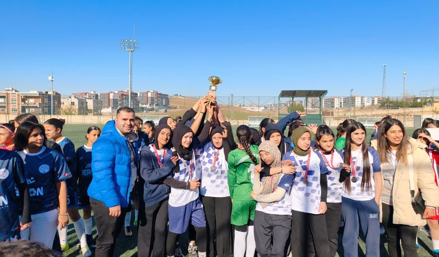 Batman’da Genç Kızlar Sahaya Damga Vurdu