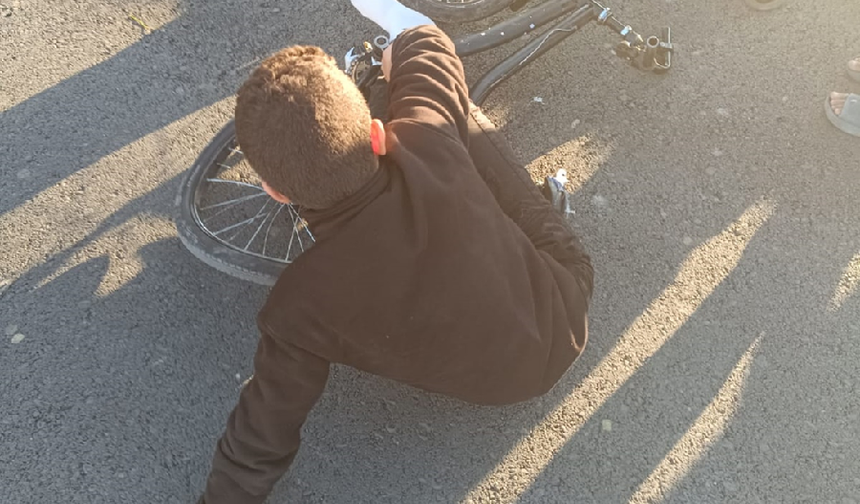 Bisikletli Çocuğa araç çarptı: Mahalle sakinleri kasis Talep etti