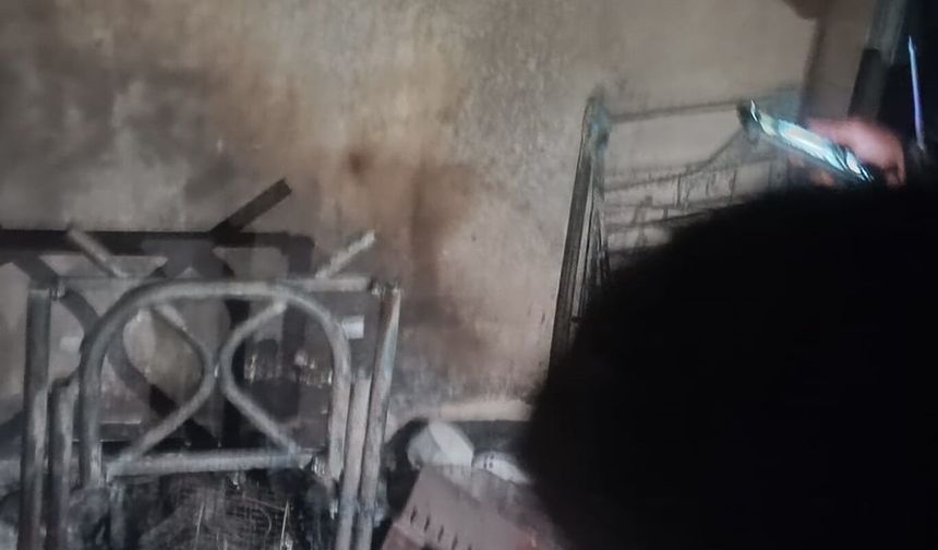 Merdiven boşluğunda çıkan yangın kısa sürede söndürüldü