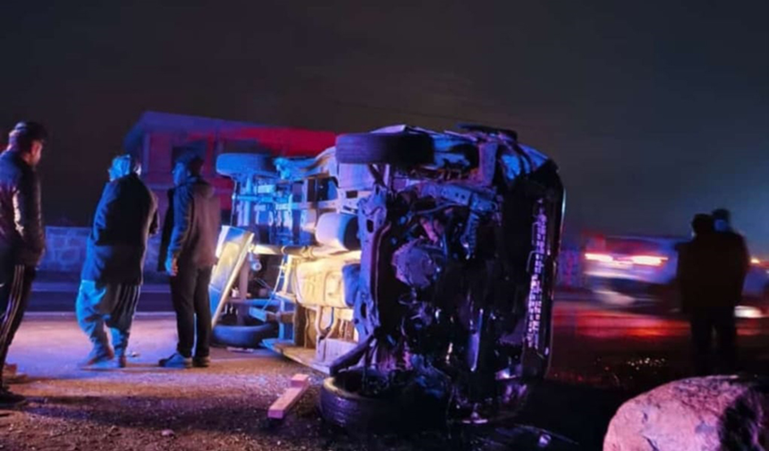 İşçi servisi devrildi: 16 yaralı