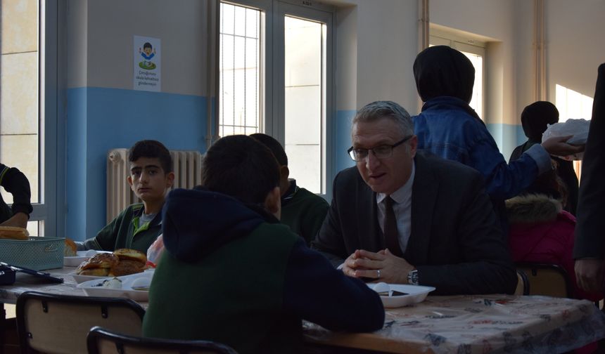 Müdür Ciğer Hasankeyf’te Öğrencilerle Kahvaltıda Buluştu
