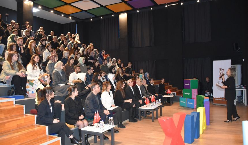 Köy Okullarının Kahramanları Deneyimlerini Paylaştı