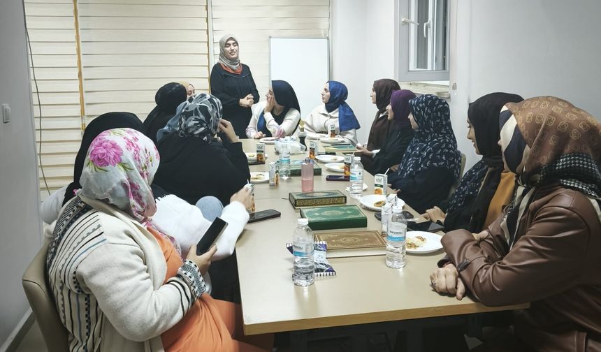 Gençler Açık Kürsüde Kalplere Seslendi