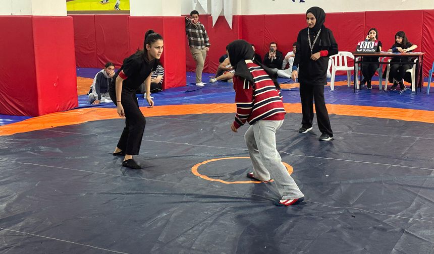 Batman’da Liseler Arası Güreş İl Seçmesi Sona Erdi