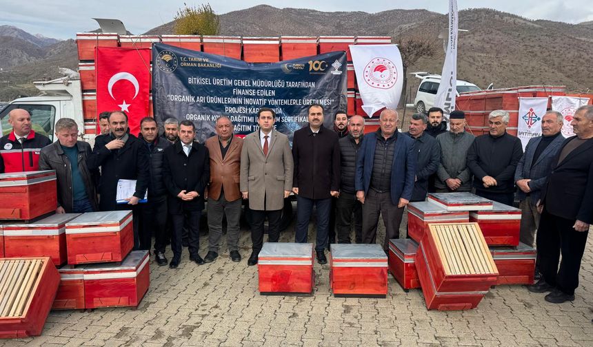 Kozluk ve Sason’da Arıcılara Kovan Desteği