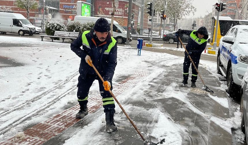 Kar Küreme Ekipleri İşbaşında