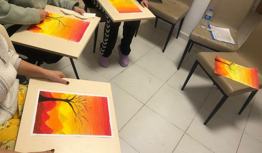 Süveybe Yurdu’nda Fırçalar Konuşuyor