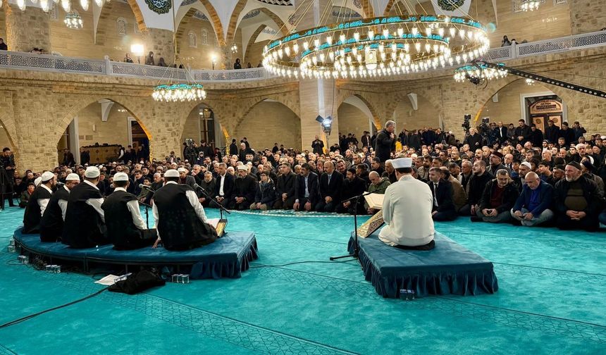 Üniversite Camii’nde İlk Kandil Coşkusu