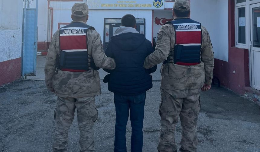 AVM’de Nefes Kesen Operasyon: Uyuşturucu Hükümlüsü Yakalandı