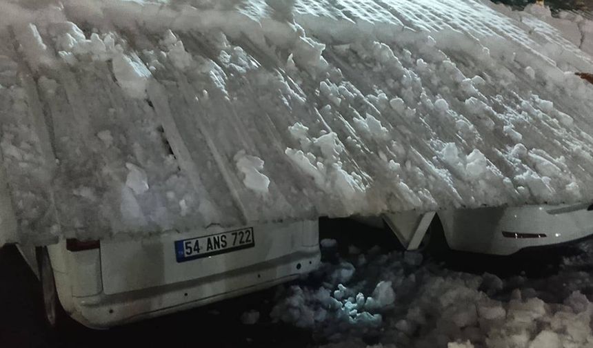 Batman garaj çatısı çöktü, araçlar hasar aldı
