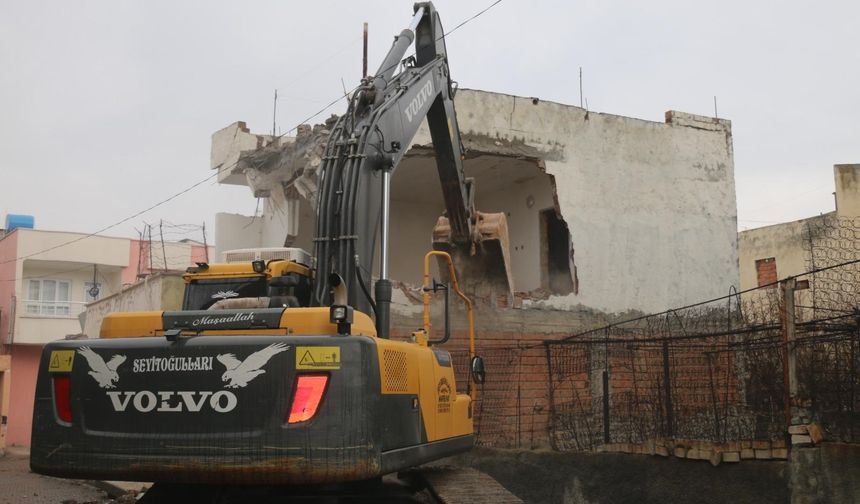 Batman’da İki Bina Yıkıldı