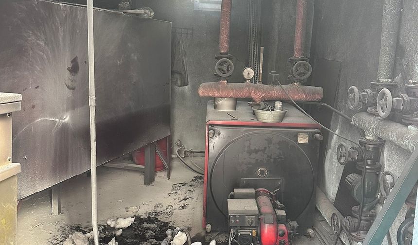 Camide Elektrik Pano Yangını Paniğe Yol Açtı