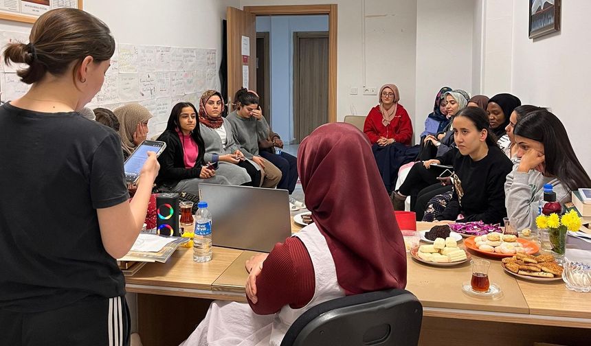 Kız Yurdu’nda Şiirle Dolu Gece