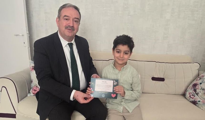 Minik Öğrencinin Karne Heyecanına Ortak Oldular