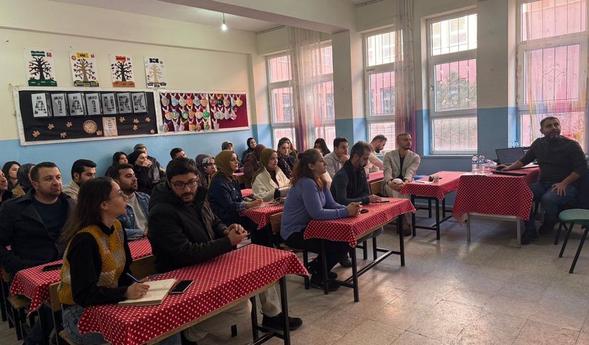 Öğretmenlere Yönelik Erasmus+ Projeleri Bilgilendirme Eğitimi Düzenlendi