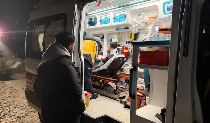 Sason’da Kar Engeli Aşıldı, Hasta Ambulansla Kurtarıldı