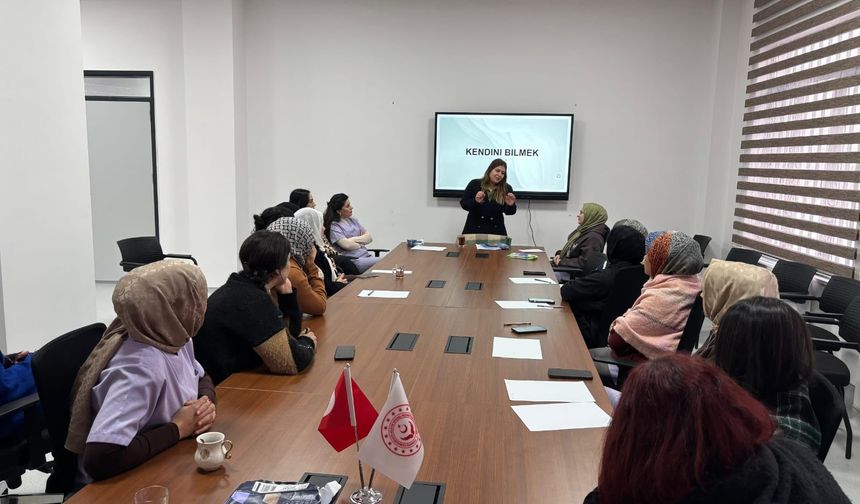 Sosyal Hizmet Personeline “Kendini Bilmek” Eğitimi