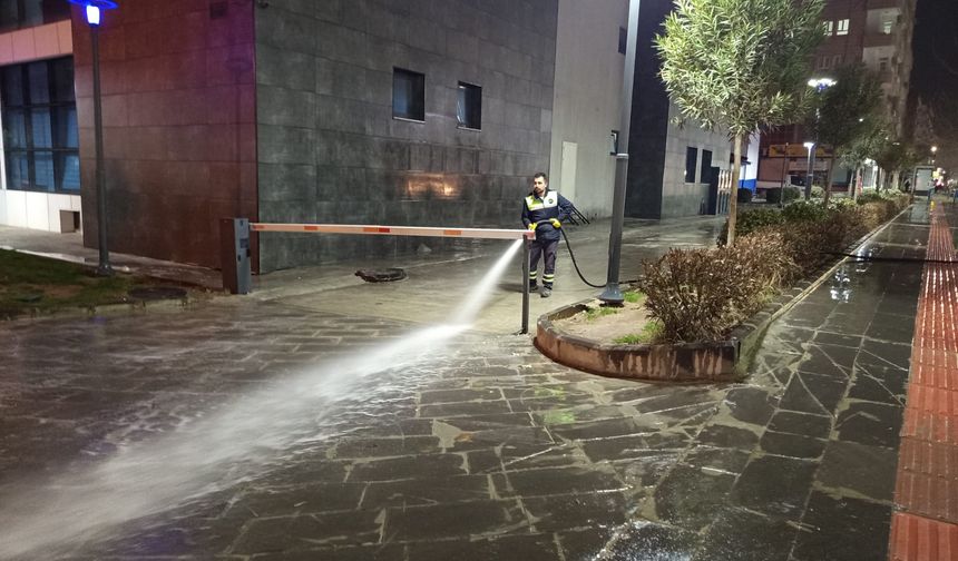 Atatürk Bulvarı Köpükle Yıkandı