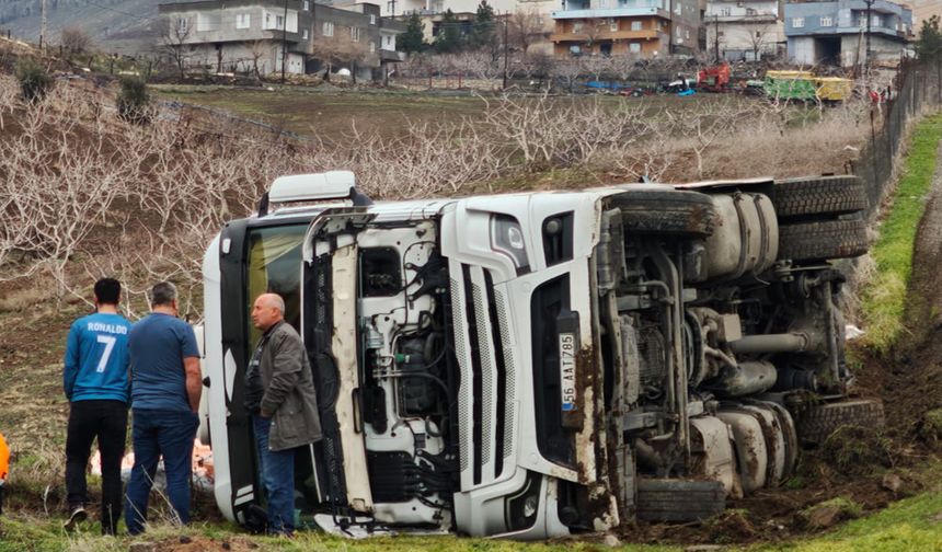 Batman’da Gübre Yüklü Tır Devrildi