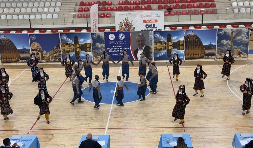 Batman’da Halk Oyunları Coşkusu