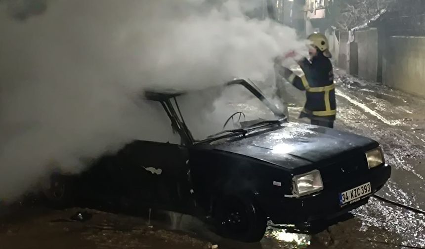 Batman’da Park Halindeki Otomobil Küle Döndü