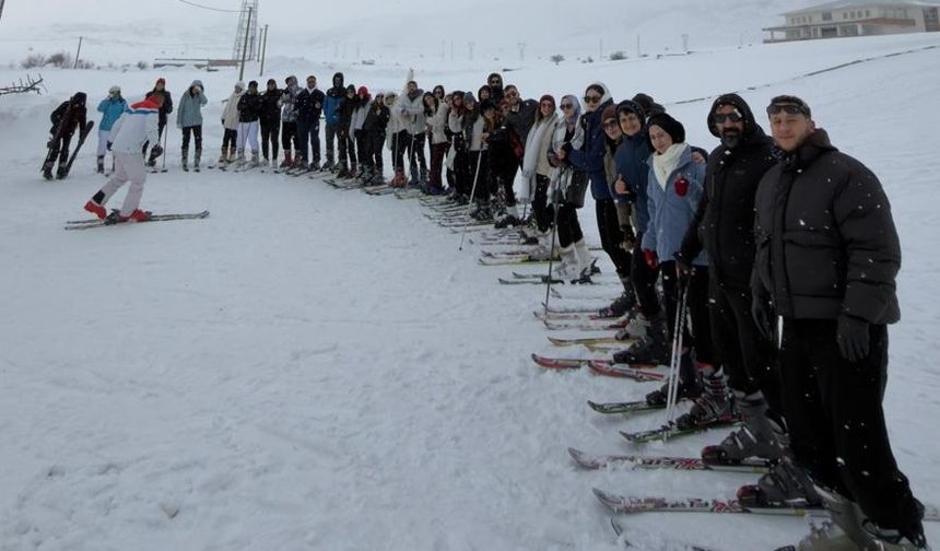 Batmanlı Öğrenciler Rahva’da Kayakla Buluştu