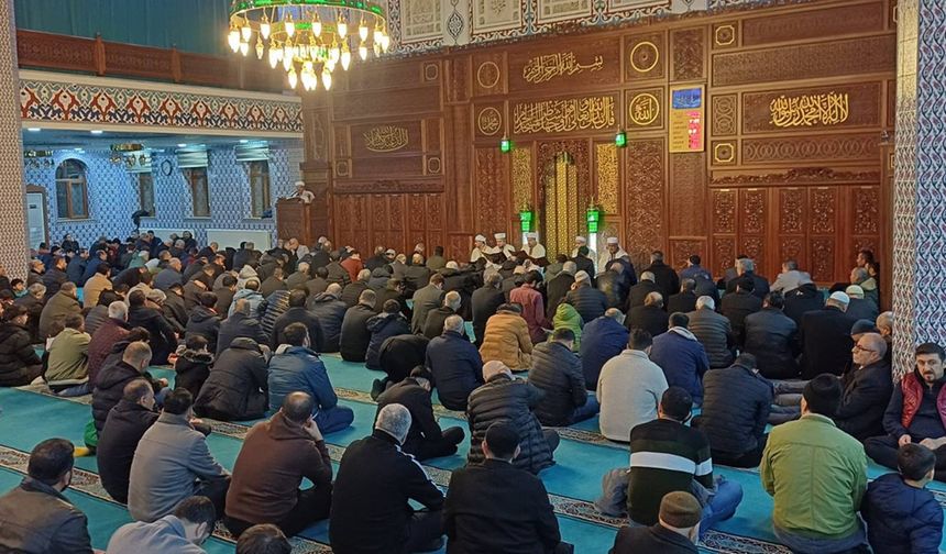 Berat Kandili Batman'da dualarla idrak edildi