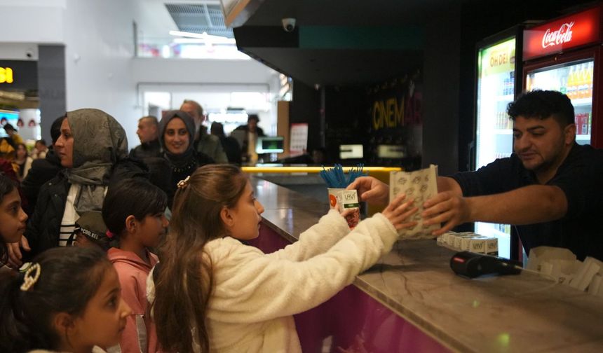 Çölyaklı Çocuklara Sinema Sürprizi