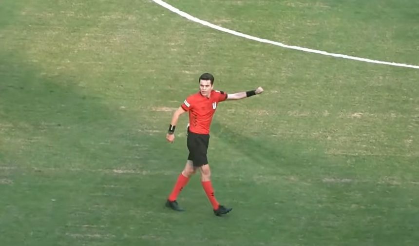 Petrolspor- Beyoğlu Yeni Çarşı Spor maçında Düdük Emre Kaan Çalışkan’da