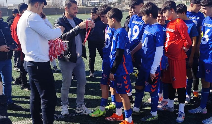 Futbolun Yıldız Şampiyonu Borsa Ortaokulu