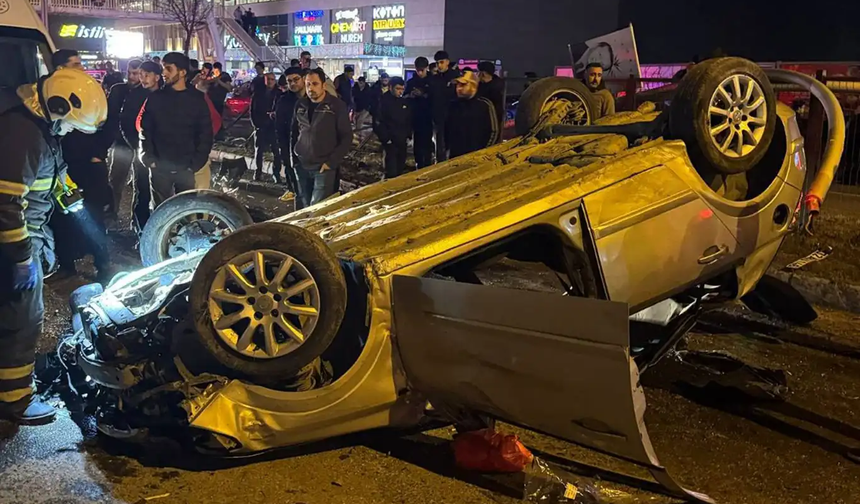 Batman'da otomobil düz yolda takla attı