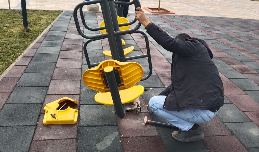 Parklar Bahar Mevsimine Hazırlanıyor