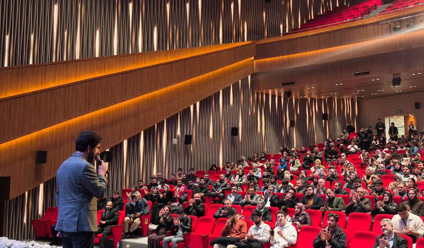 Serdar Tuncer Batman’da Gençlerle Buluştu