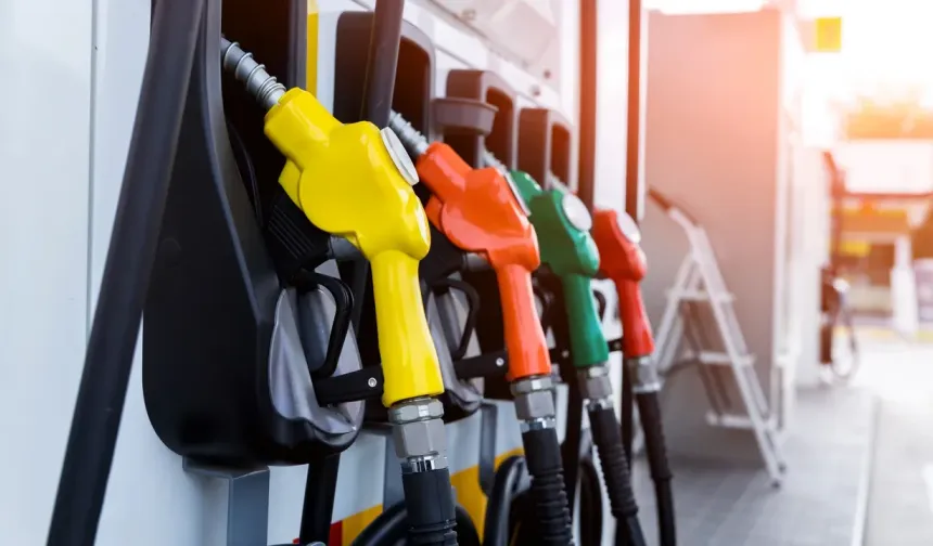 Gece yarısı şok! Motorine dev zam geliyor: Tabelalar değişiyor, fiyatlar uçacak