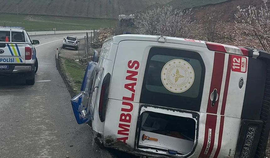 Ambulans devrildi: Bir yaralı