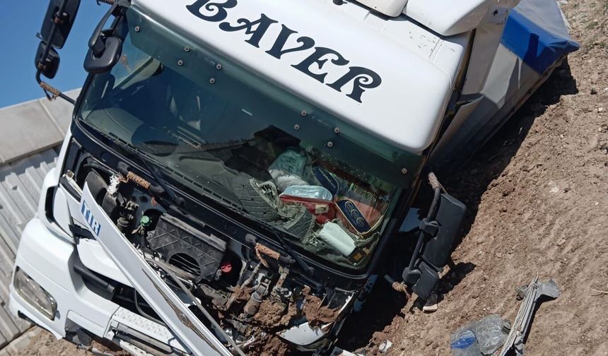 Batman girişinde tır devrildi: 1 kişi yaralandı