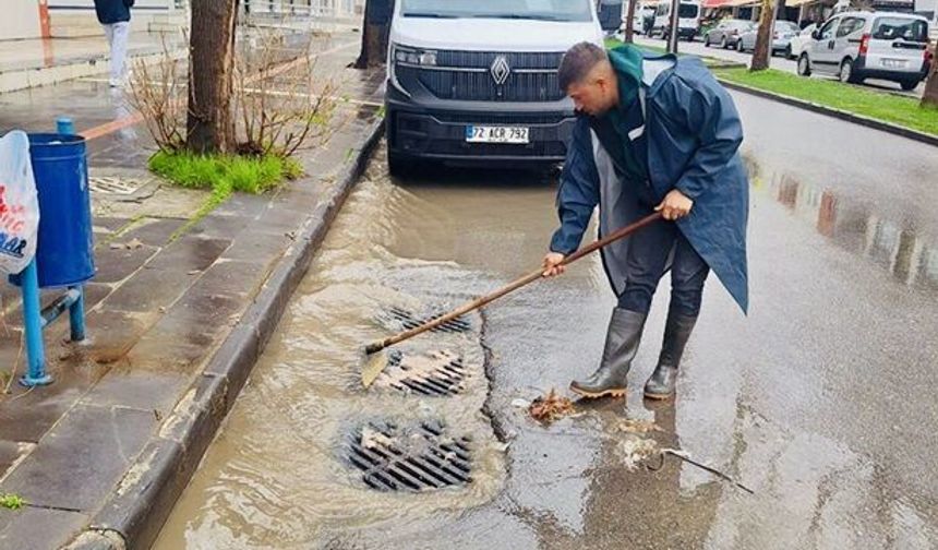 Batman Yağışlara Karşı Alarmda: Kritik Noktalarda Mazgallar Temizlendi