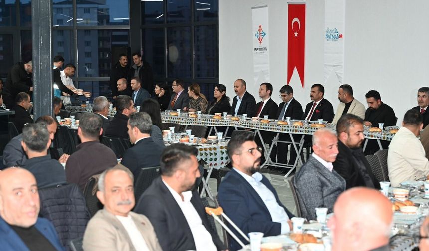 Batman’da Muhtarlar İftar Sofrasında Buluştu