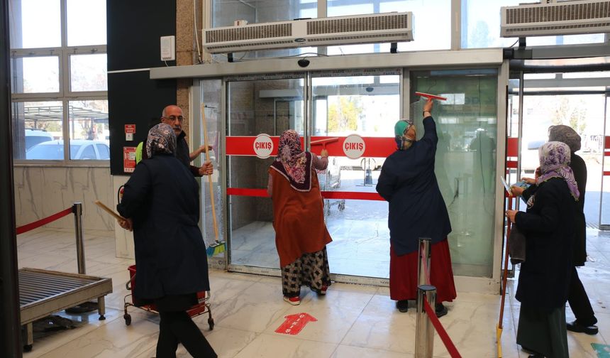 Bayram Öncesi Terminalde Temizlik Seferberliği