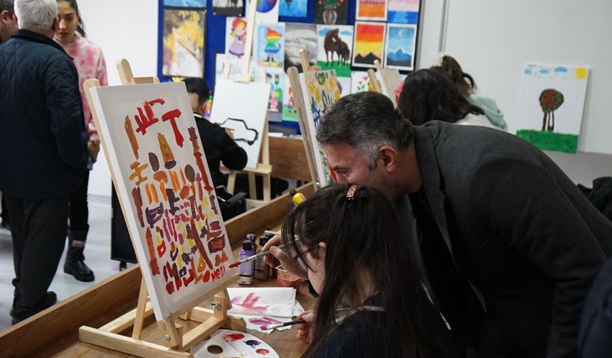 Down Sendromlu Çocukların Hayalleri Tuvale Taşındı