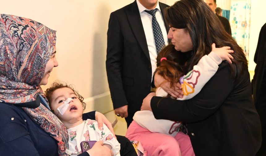 Dr. Ayten Canalp, Bayramda Gönüllere Dokundu