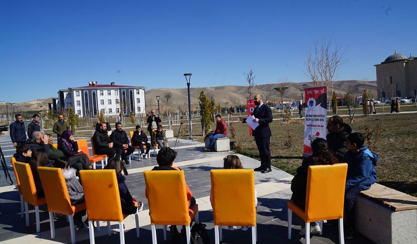 Gençler Sınavda Ter Dökerken Veliler Yapay Zeksa Dinledi