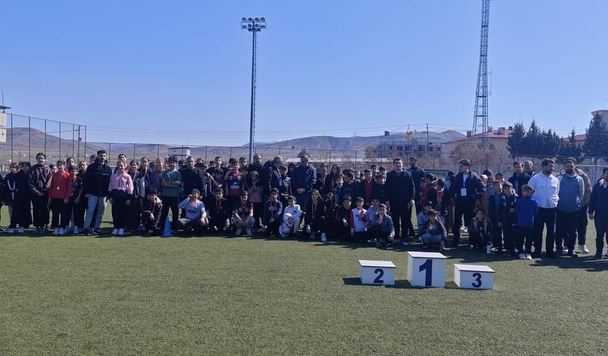 Gercüş'te Genç Yetenekler Pistte Ter Döktü