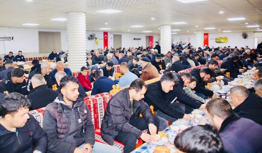Huzur Mahallesi’nde Ramazan Bereketi: Sofralar Kuruldu, Gönüller Bir Oldu