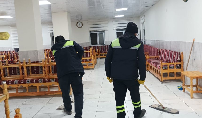 İftar Yapılan Alanlar Temizleniyor