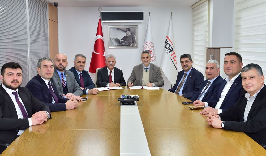 İlçe İlçe Gençlik Merkezleri ve Sahalar Geliyor!