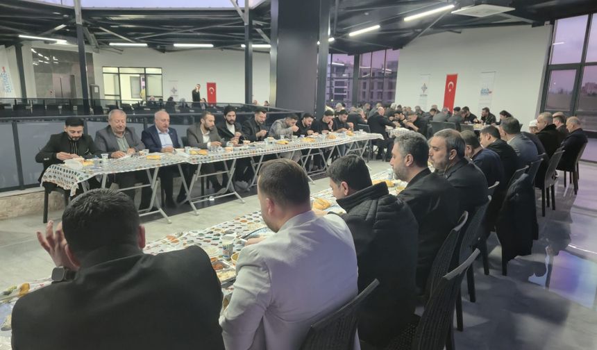 İş İnsanları Ve STK Temsilcileri İftar Programında Bir Araya Geldi